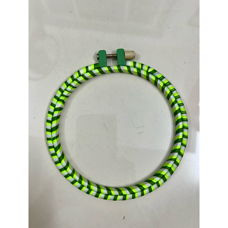 Khung tròn và khung vuông thêu tranh chữ thập