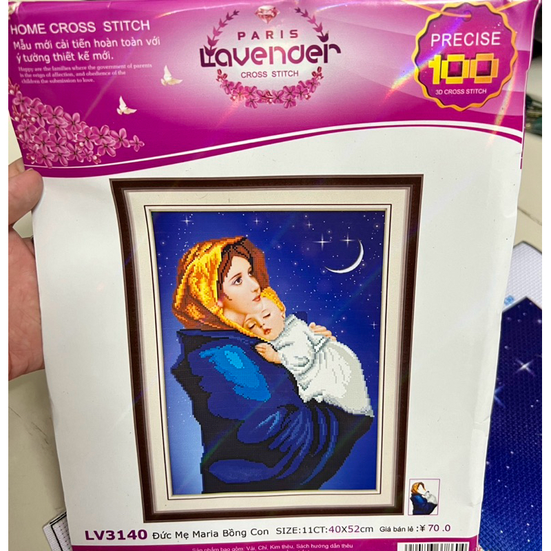 Tranh thêu chữ thập Đức mẹ Maria bồng con LV3140, kích thước 40 x 52 cm