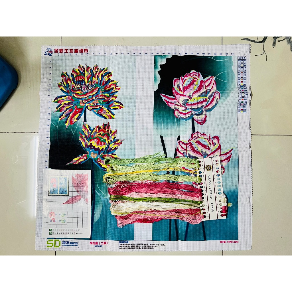 Tranh thêu chữ thập Hoa sen TN01, kích thước 84 x 82 cm