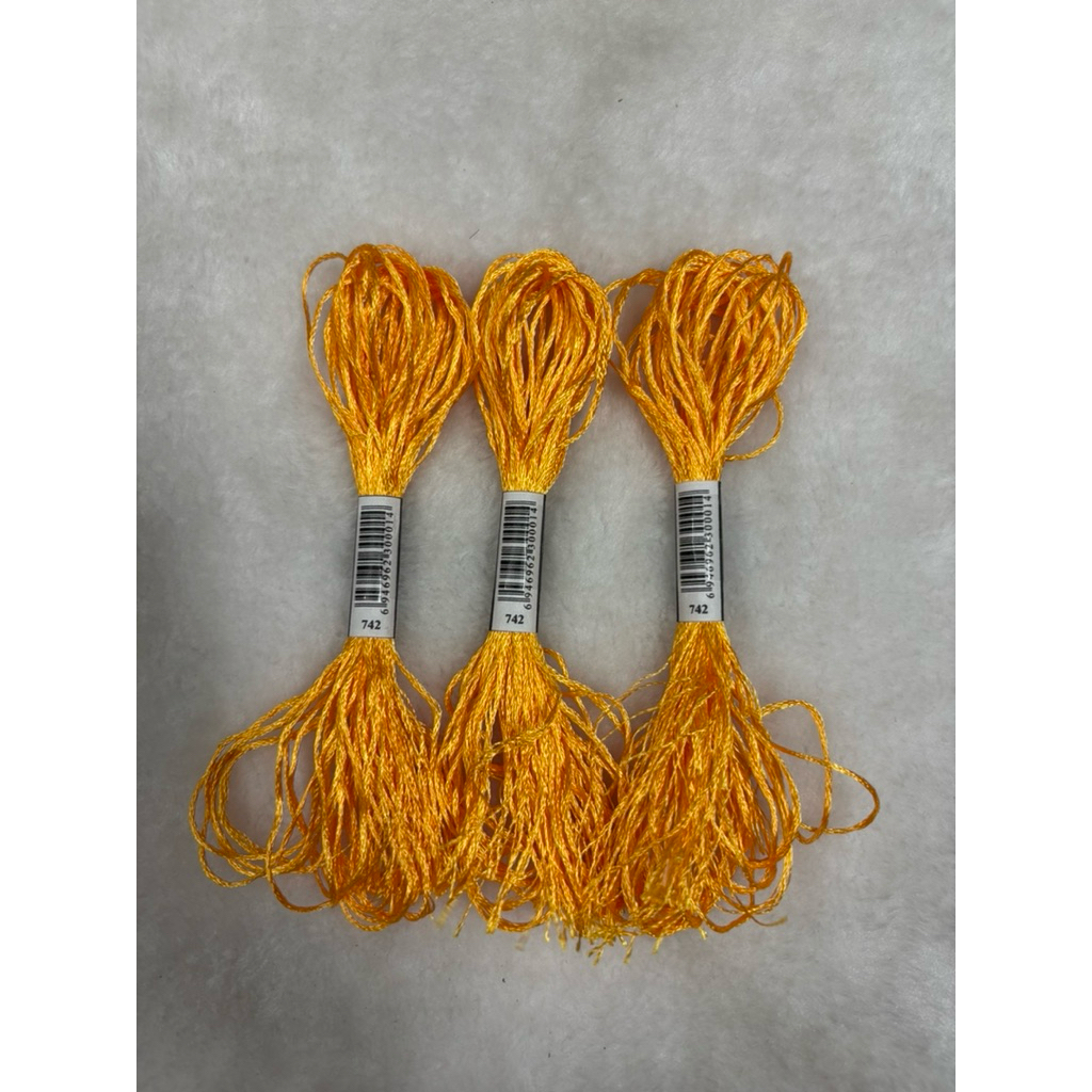 Chỉ lụa thêu tranh chữ thập, chỉ lẻ theo tép chọn màu theo hệ màu DMC (giá 1 tép)