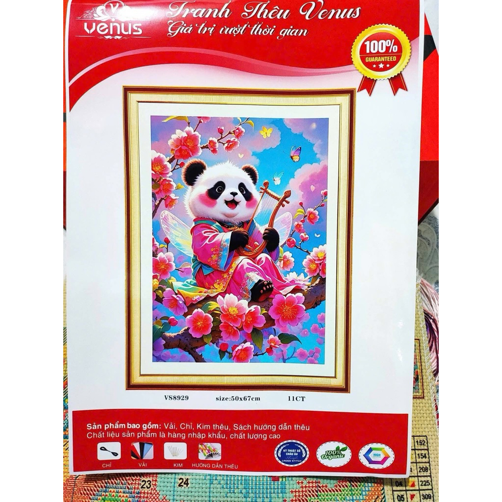 Tranh thêu kín Gấu trúc 12 tháng, kích thước mỗi bức 50 x 67 cm, tranh này vải nâu