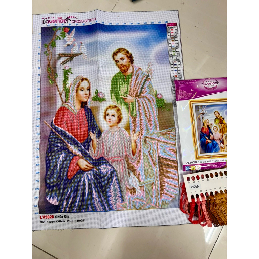 Tranh thêu chữ thập Gia đình chúa (tranh 3D) LV3028, kích thước 50 x 67 cm