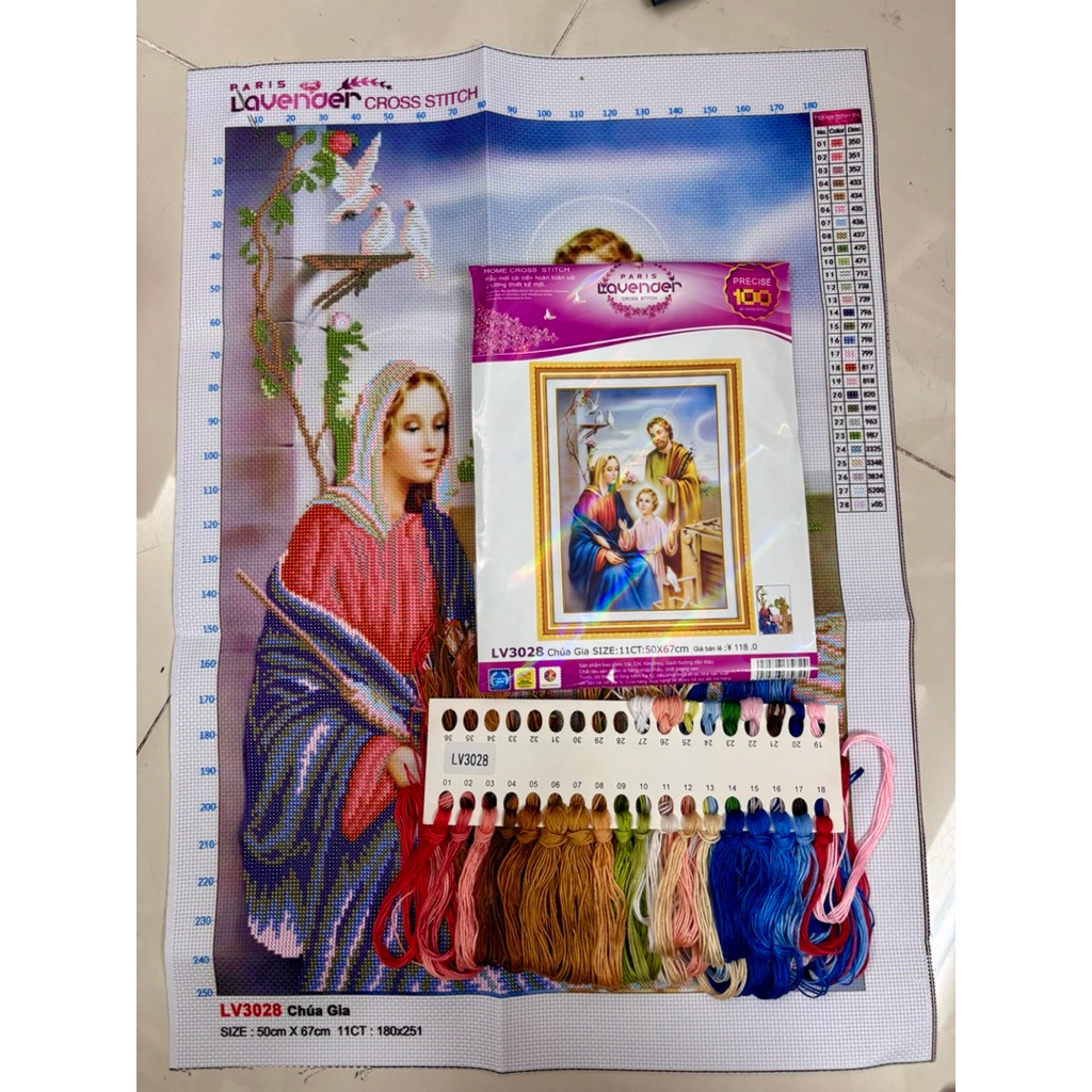 Tranh thêu chữ thập Gia đình chúa (tranh 3D) LV3028, kích thước 50 x 67 cm