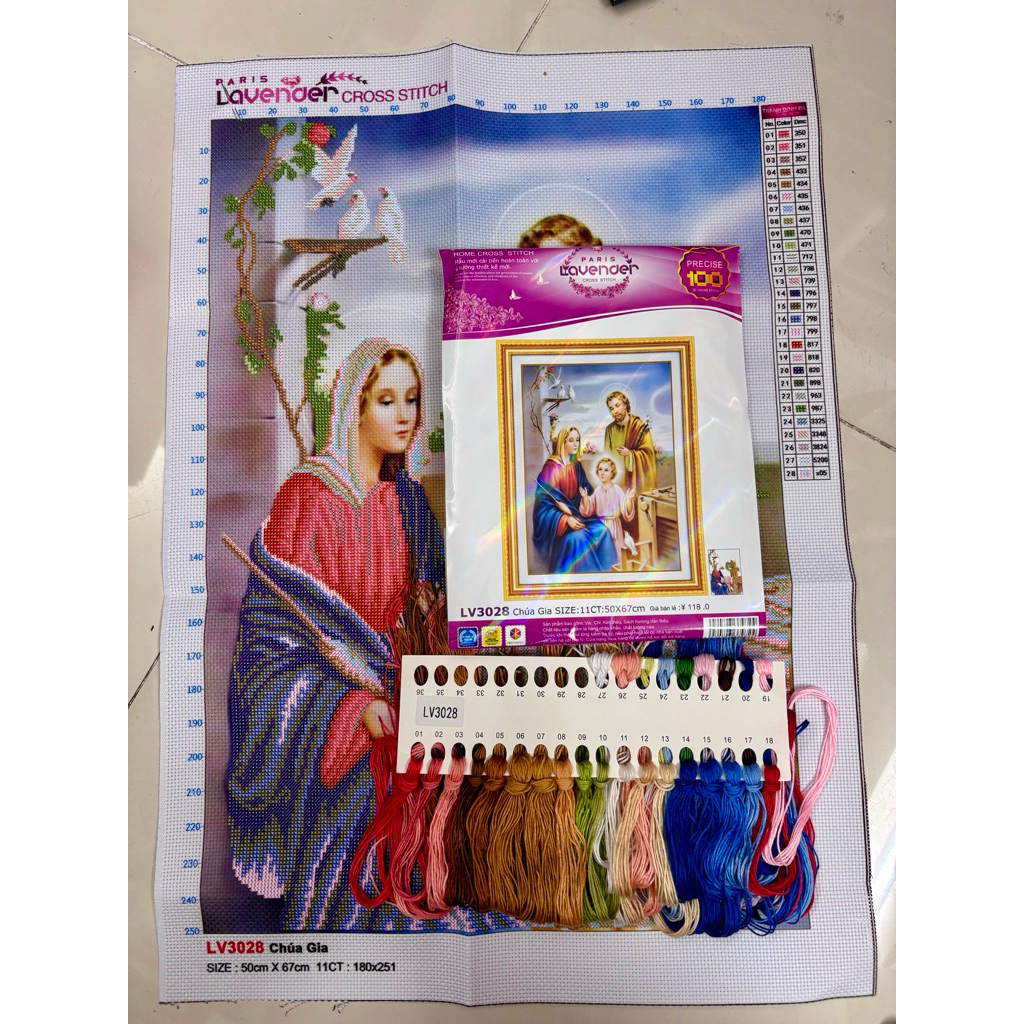 Tranh thêu chữ thập Gia đình chúa (tranh 3D) LV3028, kích thước 50 x 67 cm