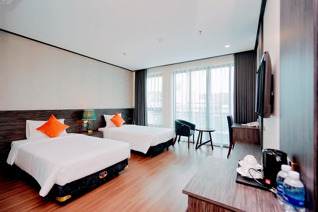 Combo xe limousine + phòng khách sạn Hạ Long