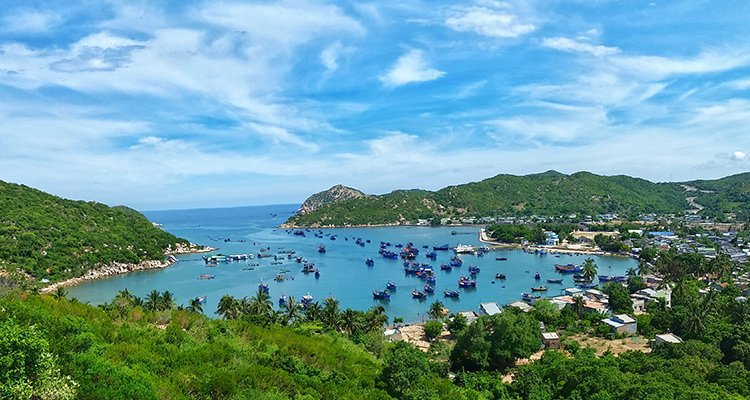 Điểm Hẹn - Hà Nội - Cam Ranh - Phan Rang - Vĩnh Hy - Bàu Trắng - Mũi Né- Vũng Tàu - Thành Phố Hồ Chí Minh - Điểm Hẹn (7 Ngày 6 Đêm)