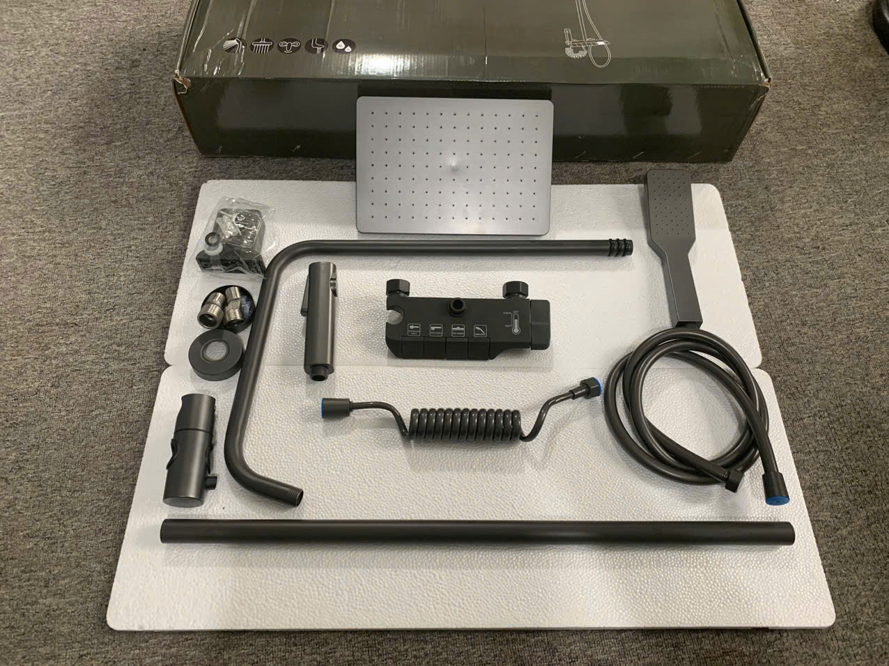 Bộ sen cây tắm phím đàn nóng lạnh mạ màu titan cao cấp GIORMANI SC37