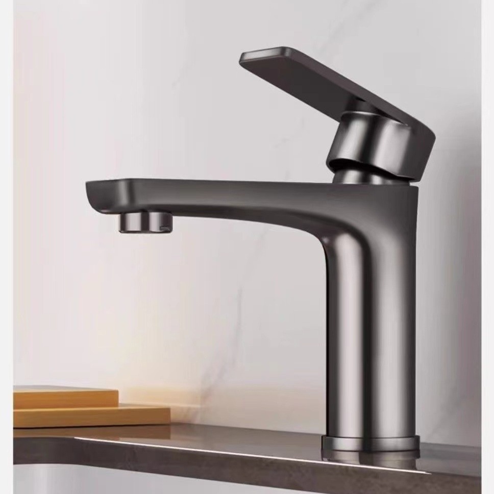 Vòi lavabo, vòi rửa mặt GIORMANI nóng lạnh mạ titian cao cấp SNL53 kèm đôi dây cấp inox