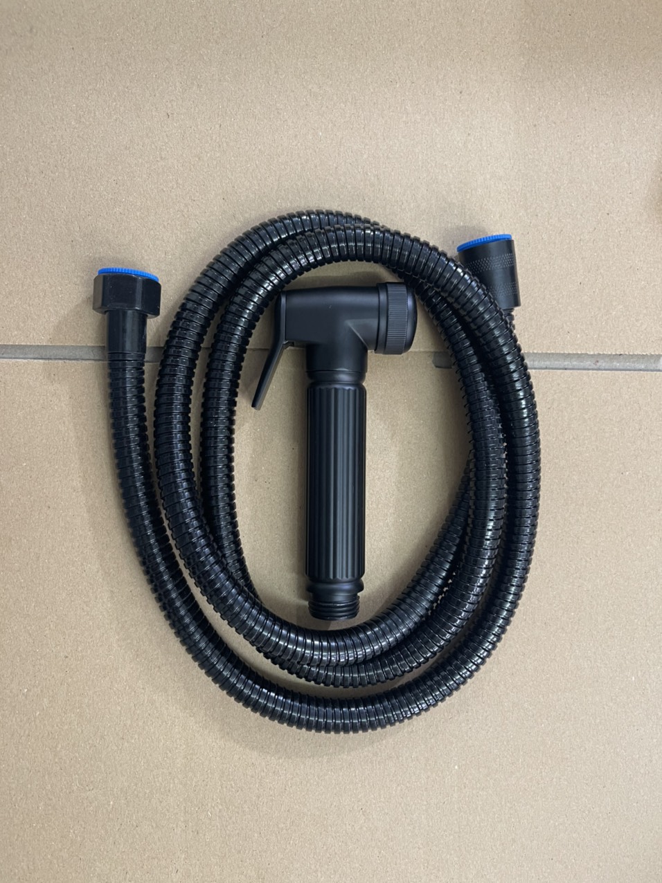 Bộ vòi vòi sịt vệ sinh inox mạ đen trắng cao cấp GIORMANI VS05