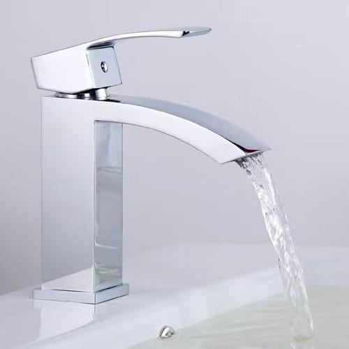 Vòi lavabo, vòi rửa mặt GIORMANI nóng lạnh cao cấp SNL62 kèm đôi dây cấp inox