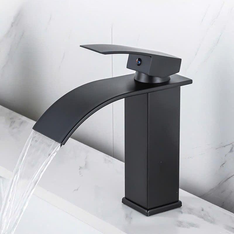 Vòi rửa mặt, vòi lavabo nóng lạnh mạ đen cao cấp GIORMANI SNL64 kèm đôi dây cấp nước inox