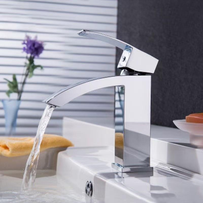 Vòi lavabo, vòi rửa mặt GIORMANI nóng lạnh cao cấp SNL62 kèm đôi dây cấp inox