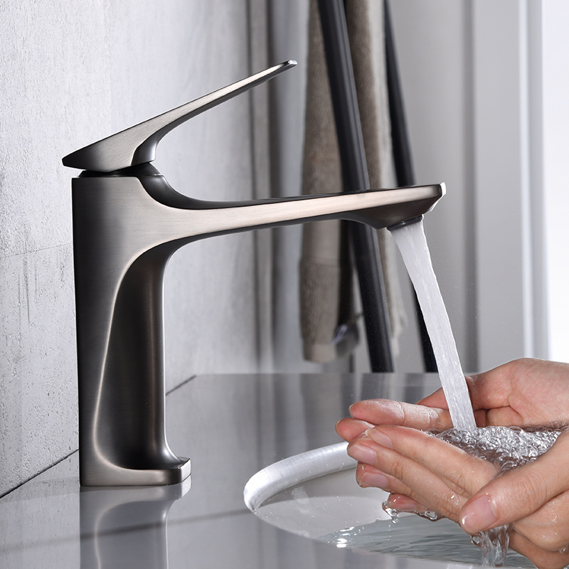 Vòi lavabo, vòi rửa mặt GIORMANI nóng lạnh mạ màu titan cao cấp SNL55 kèm đôi dây cấp inox