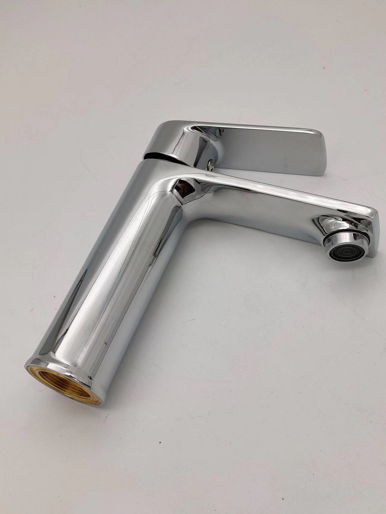 Vòi lavabo, vòi rửa mặt GIORMANI nóng lạnh cao cấp SNL52 kèm đôi dây cấp inox