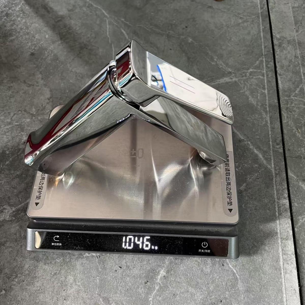 Vòi lavabo, vòi rửa mặt GIORMANI nóng lạnh kiểu vuông cao cấp SNL61 kèm đôi dây cấp inox