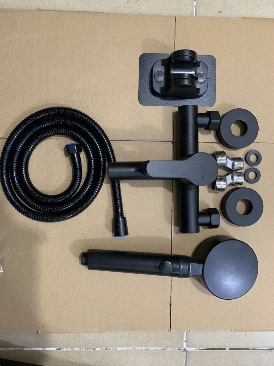 Bộ sen tắm nóng lạnh GIORMANI inox mạ đen cao cấp kết hợp bát sen chỉnh 3 chế độ nước SNL907-VHS14