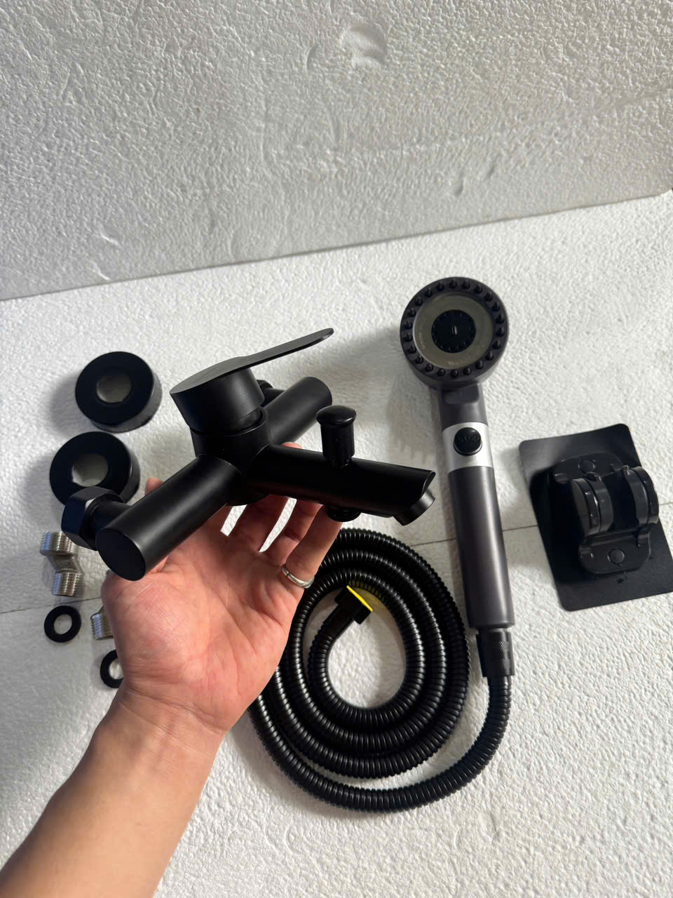 Bộ sen tắm nóng lạnh GIORMANI inox mạ đen cao cấp kết hợp bát sen tăng có đầu masage SNL907-VHS17