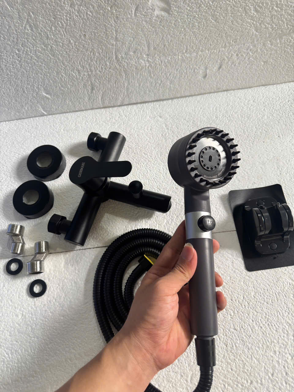 Bộ sen tắm nóng lạnh GIORMANI inox mạ đen cao cấp kết hợp bát sen tăng có đầu masage SNL907-VHS17