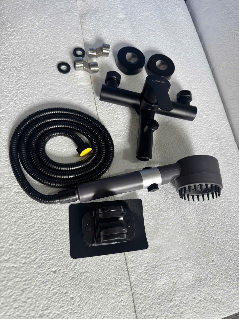 Bộ sen tắm nóng lạnh GIORMANI inox mạ đen cao cấp kết hợp bát sen tăng có đầu masage SNL907-VHS17