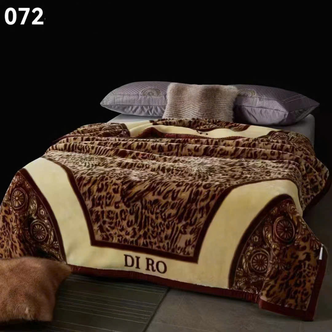 Chăn Siêu Tuyết 4KG – Nhẹ, Mềm, Giữ Ấm Tốt Cho Mọi Gia Đình