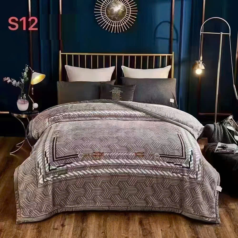 Chăn Siêu Tuyết 4KG – Nhẹ, Mềm, Giữ Ấm Tốt Cho Mọi Gia Đình