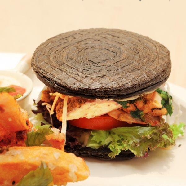 Croburger Gà Lá É và Khoai lang chiên Tempura - Chicken and Lemon Basil Croissant Burger w Sweet Potato Tempura