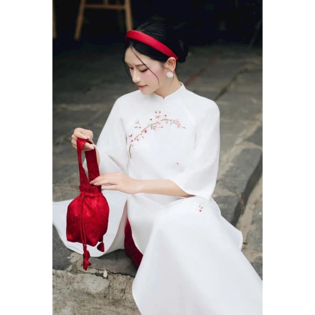 Áo dài nữ trắng thêu hoa Áo dài Tết 2026 cách tân dáng suông vải đính kết thủ công cao cấp Mirilik