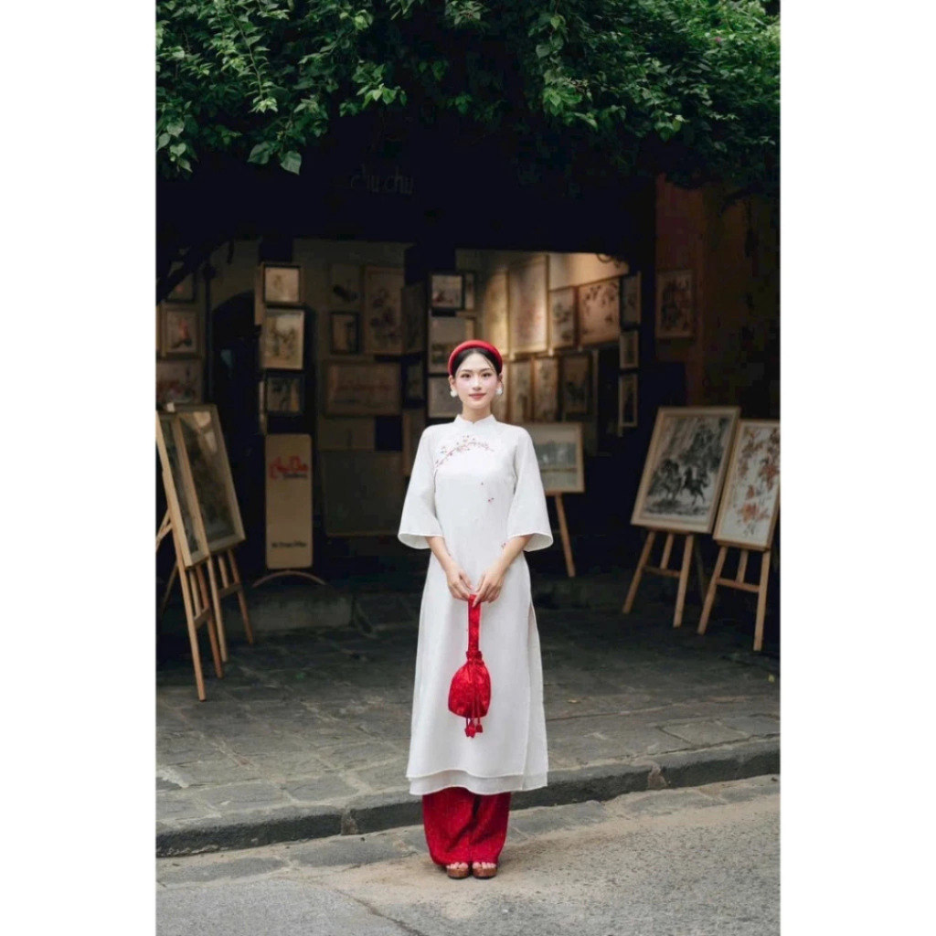 Áo dài nữ trắng thêu hoa Áo dài Tết 2026 cách tân dáng suông vải đính kết thủ công cao cấp Mirilik