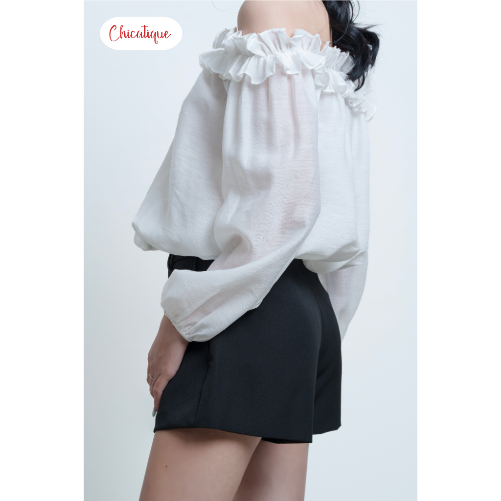 Quần short nữ thiết kế Chicatique Alice chất Carolan Hàn dày dặn đứng form tôn dáng có lót lụa thoải mái