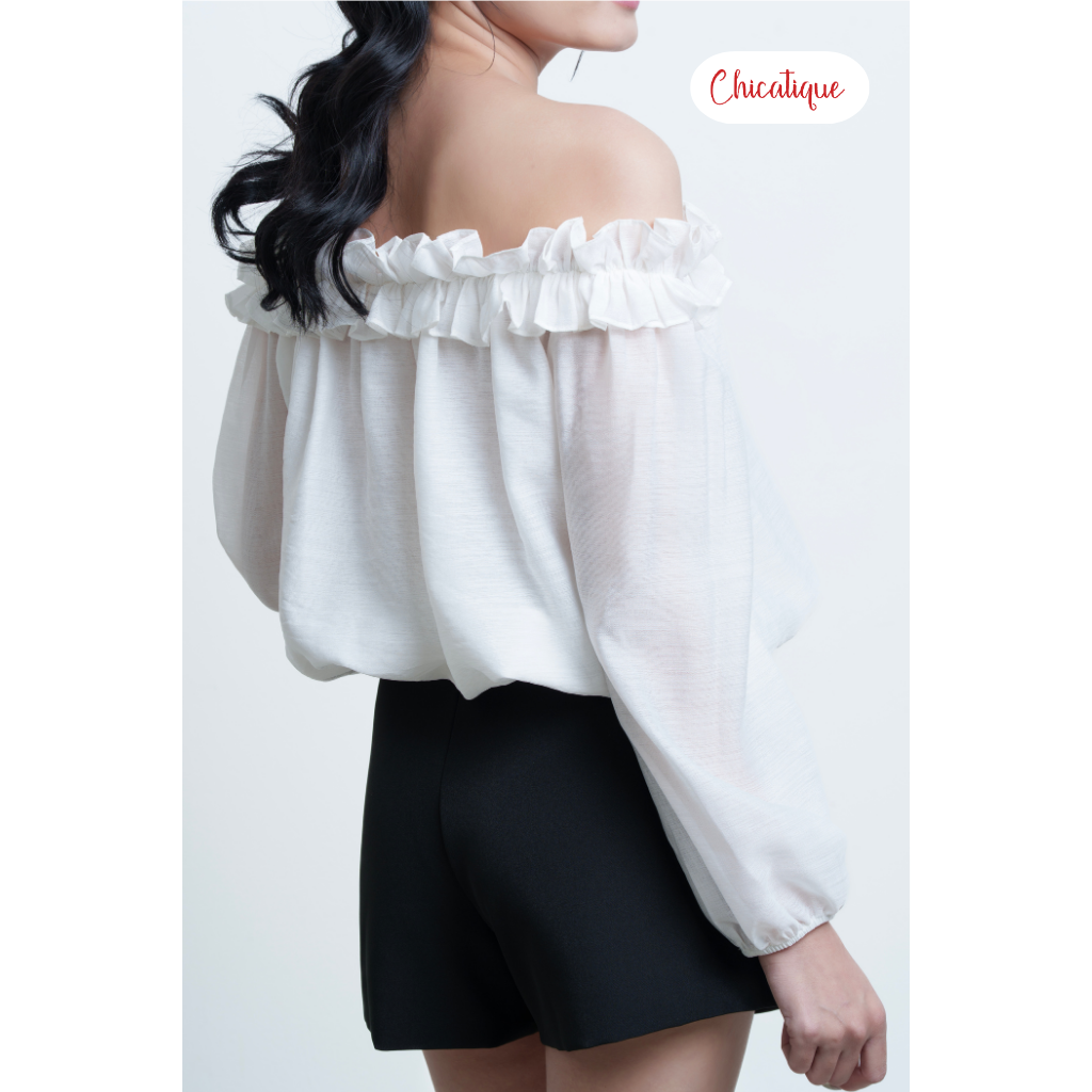 Quần short nữ thiết kế Chicatique Alice chất Carolan Hàn dày dặn đứng form tôn dáng có lót lụa thoải mái