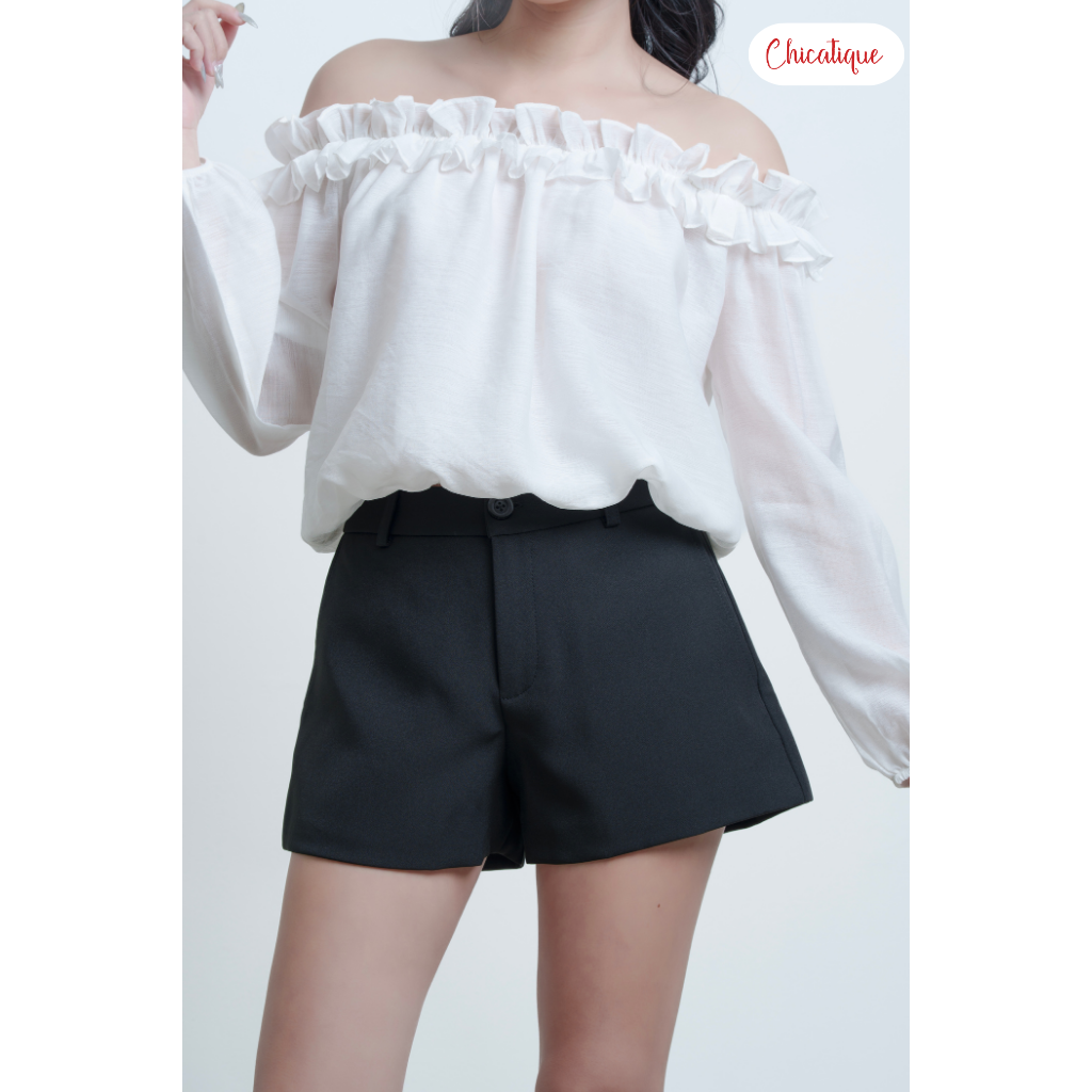 Quần short nữ thiết kế Chicatique Alice chất Carolan Hàn dày dặn đứng form tôn dáng có lót lụa thoải mái