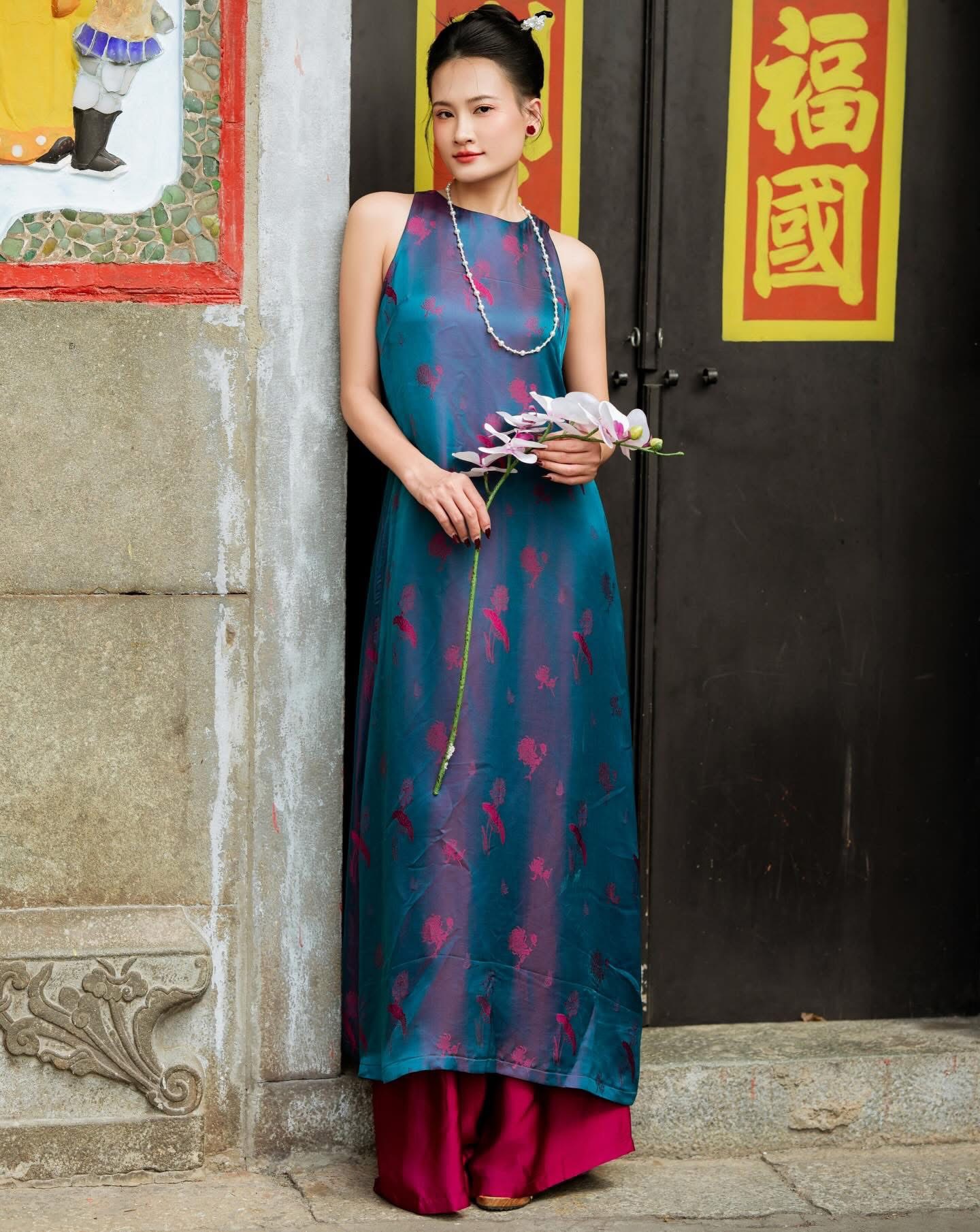 CHICATIQUE Áo Dài tơ tằm cổ yếm Vân Hoa