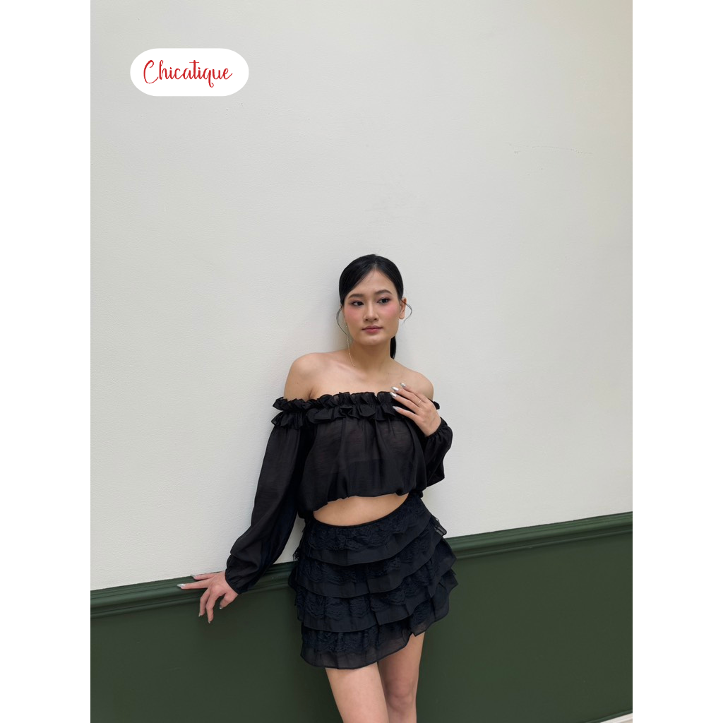 Set áo kiểu trễ vai kèm chân váy Chicatique Vivi tơ giấy mềm mát phối ren tiểu thư sang chảnh