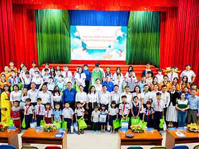 Việt Tín đồng hành cùng HUTECH tổ chức Trung Thu cho trẻ em Quận 11