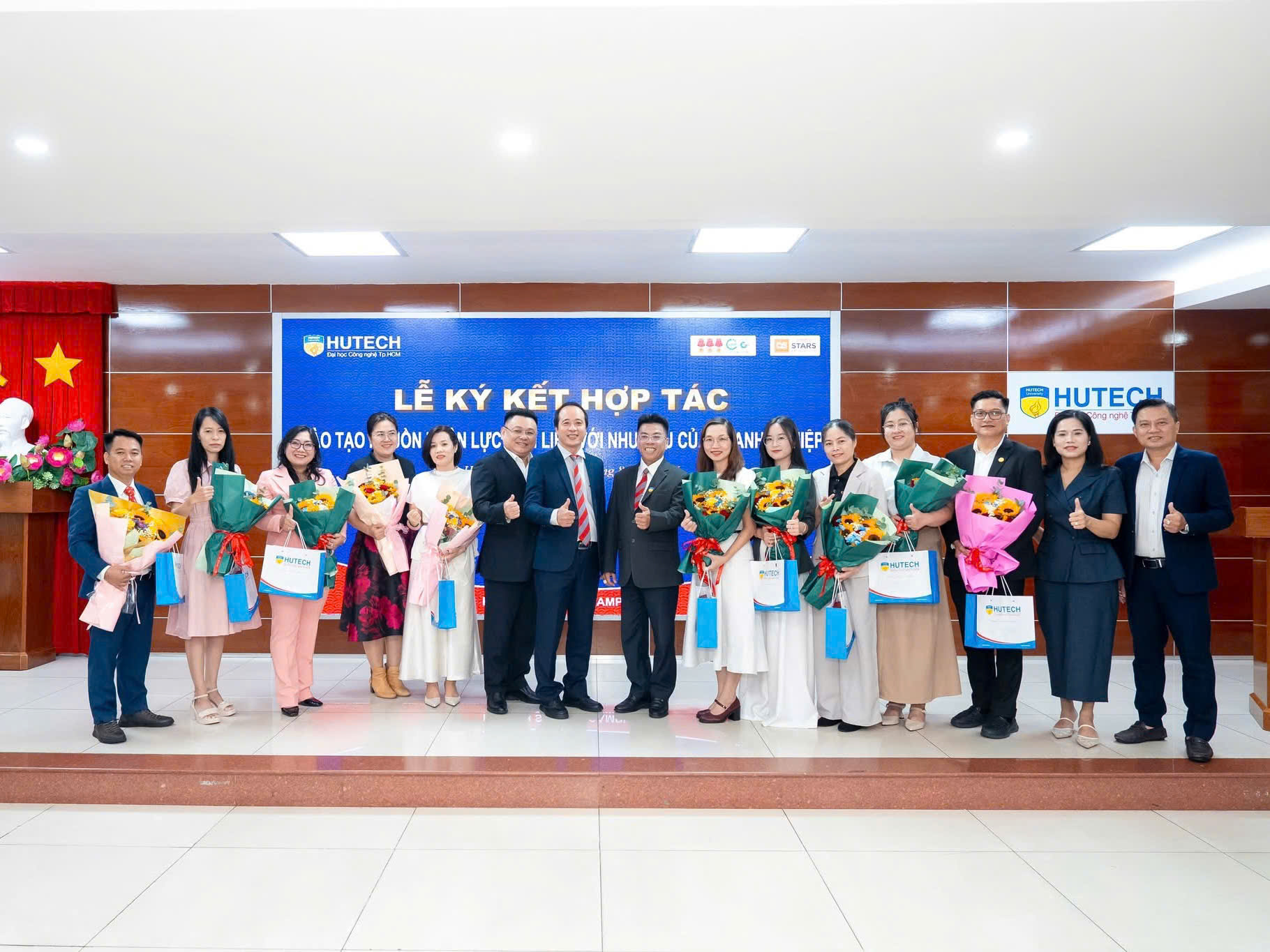 Việt Tín cùng Hutech đồng hành nâng tầm năng lực thực chiến cho sinh viên khối ngành kinh tế - tài chính - kế toán
