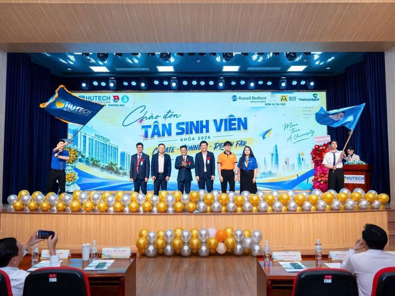 Việt Tín đồng hành cùng thế hệ sinh viên Khoa Tài chính – Thương mại HUTECH