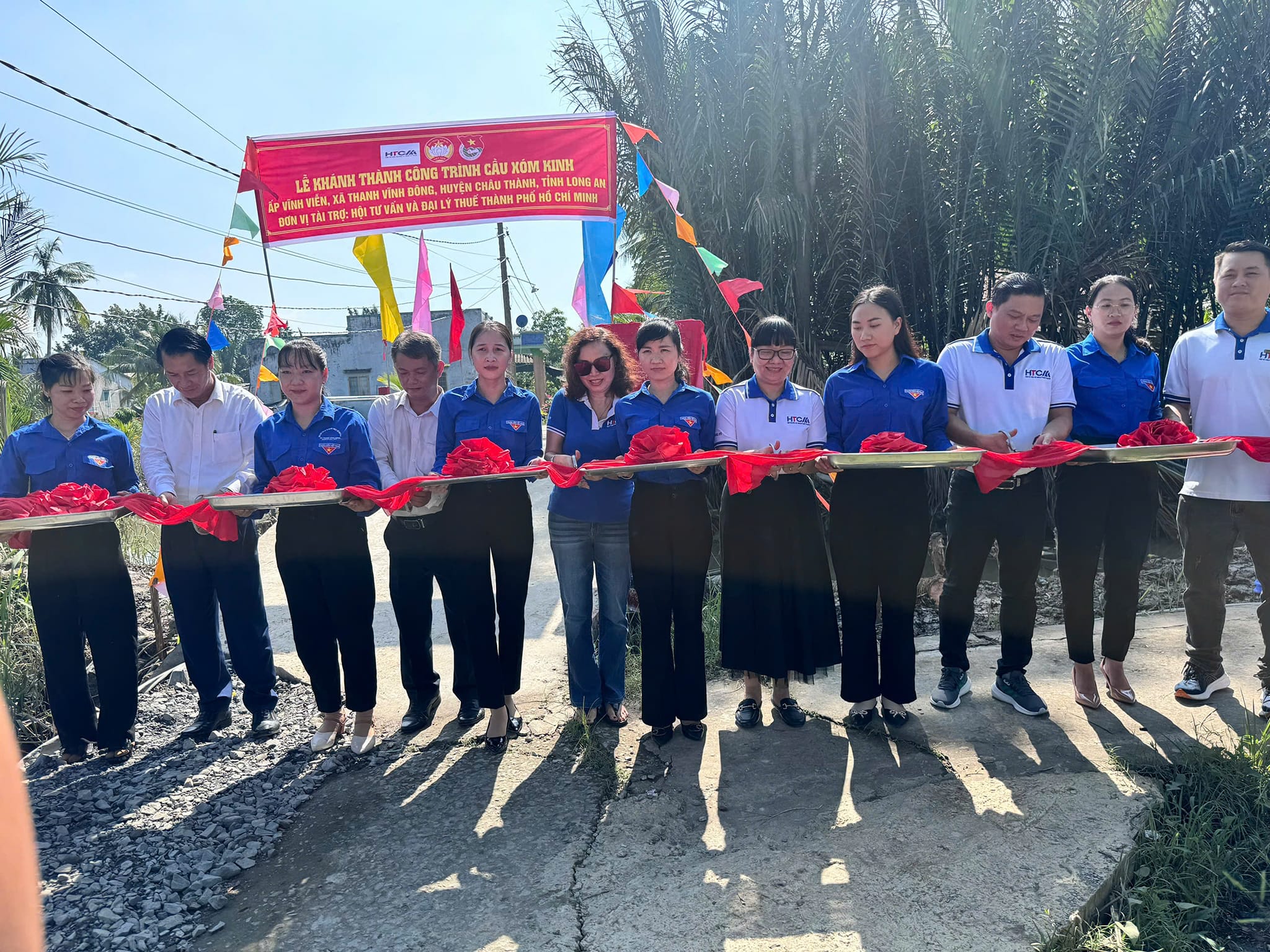 Việt Tín đồng hành cùng HTCAA xây cầu và trao quà tại Long An