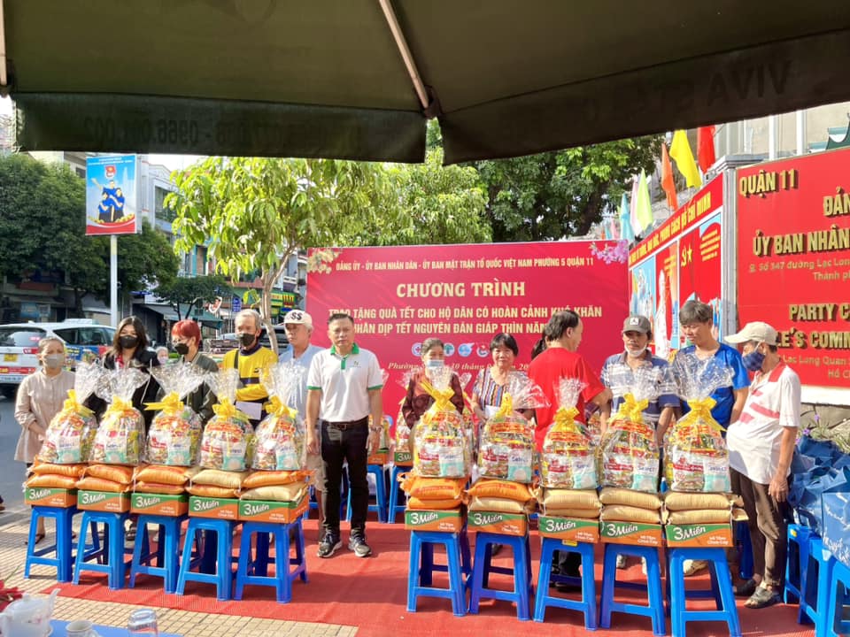 Việt Tín trao tặng quà Tết cho hộ dân có hoàn cảnh khó khăn nhân dịp Tết Nguyên đán Giáp Thìn 2024