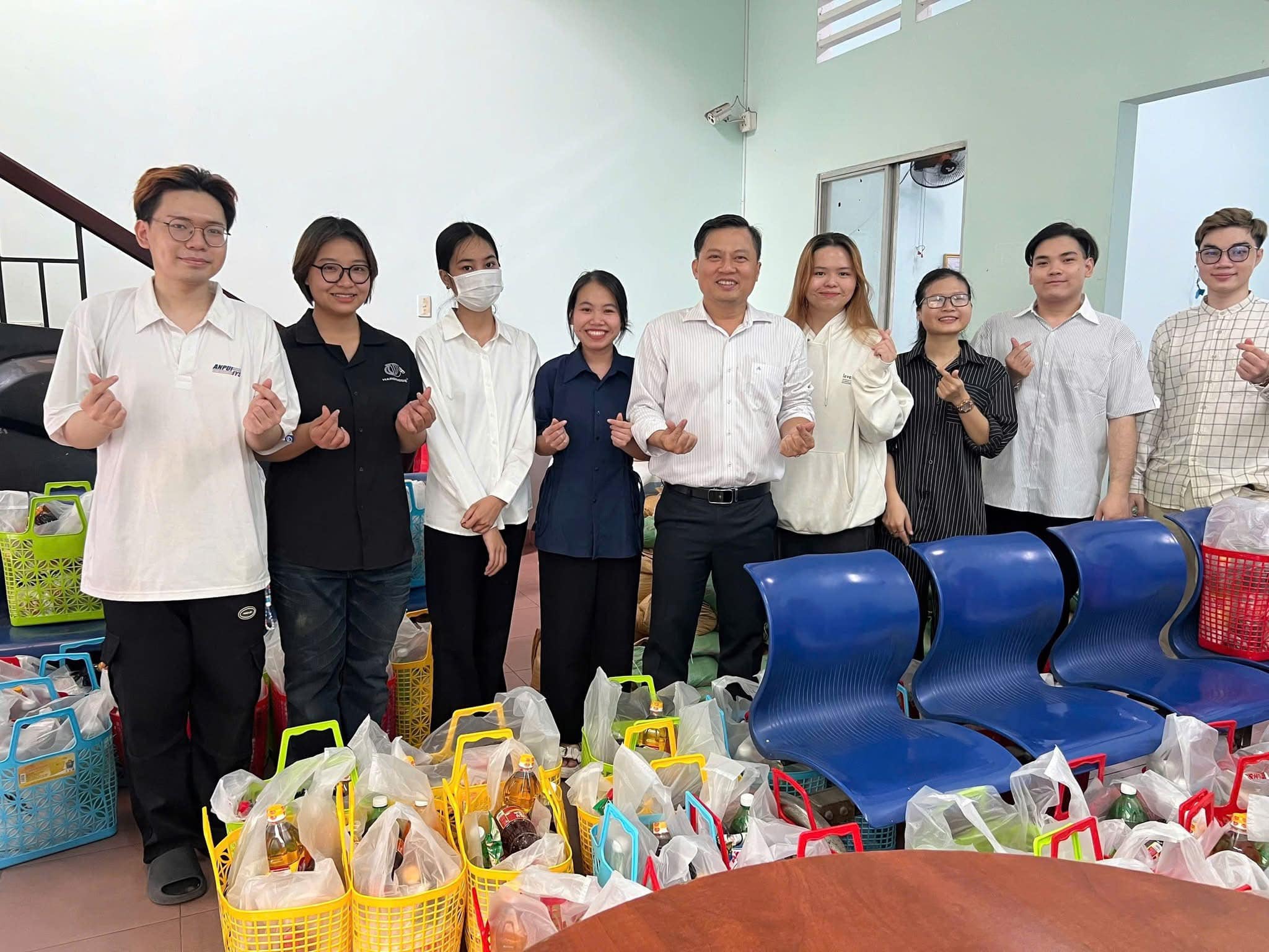 Việt Tín- Lan tỏa yêu thương, mang Xuân ấm đến mọi nhà