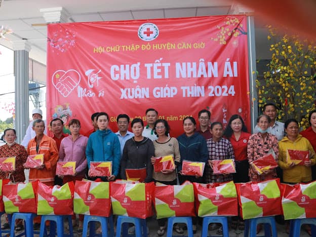 Việt Tín cùng Hội Chữ Thập Đỏ huyện Cần Giờ tổ chức “Chợ Tết Nhân Ái – Xuân Giáp Thìn 2024