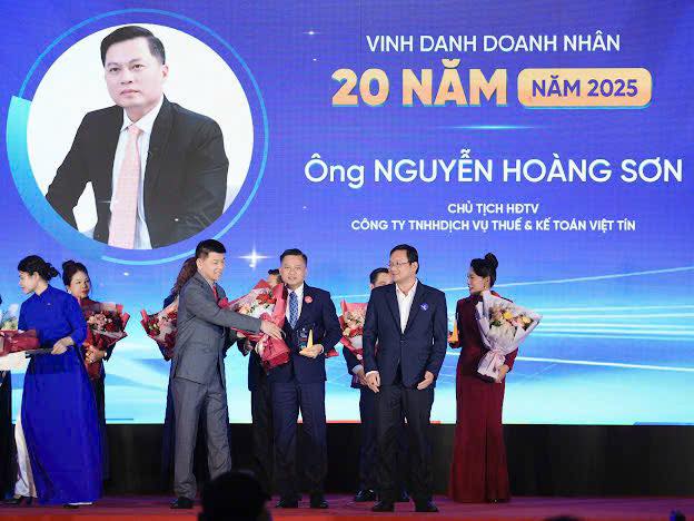 10 năm 1 hành trình - Việt Tín được Hội Doanh nhân Sài Gòn vinh danh khởi nghiệp