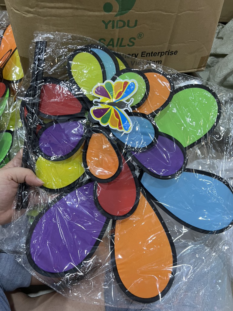 Chong chóng cầu vòng 3 tầng 23cm/28cm/38cm + hoạt hình (1T*2H*60C)