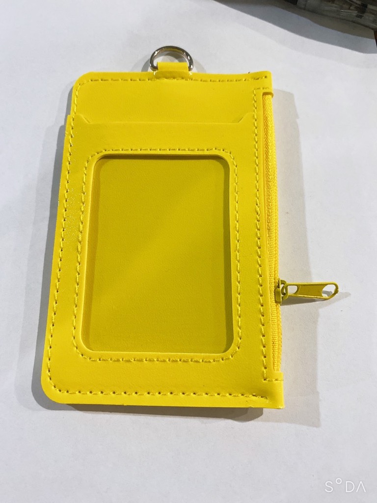 Bảng tên da có dây kéo màu vàng (1T*40X*25C)