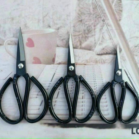 Kéo cán đen A1 (1T*4H*75C)