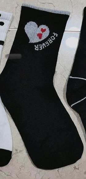 Vớ đen cổ cao họa tiết trái tim