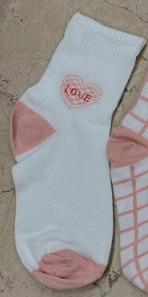 Vớ cổ cao trắng họa tiết trái tim