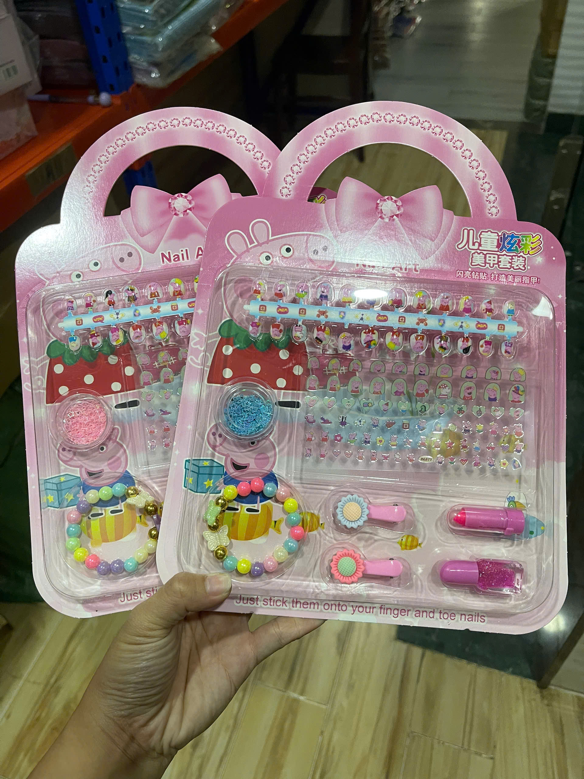 Bộ đồ chơi  làm móng và vòng tay cho bé - hoạt tiết heo Peppa - DP