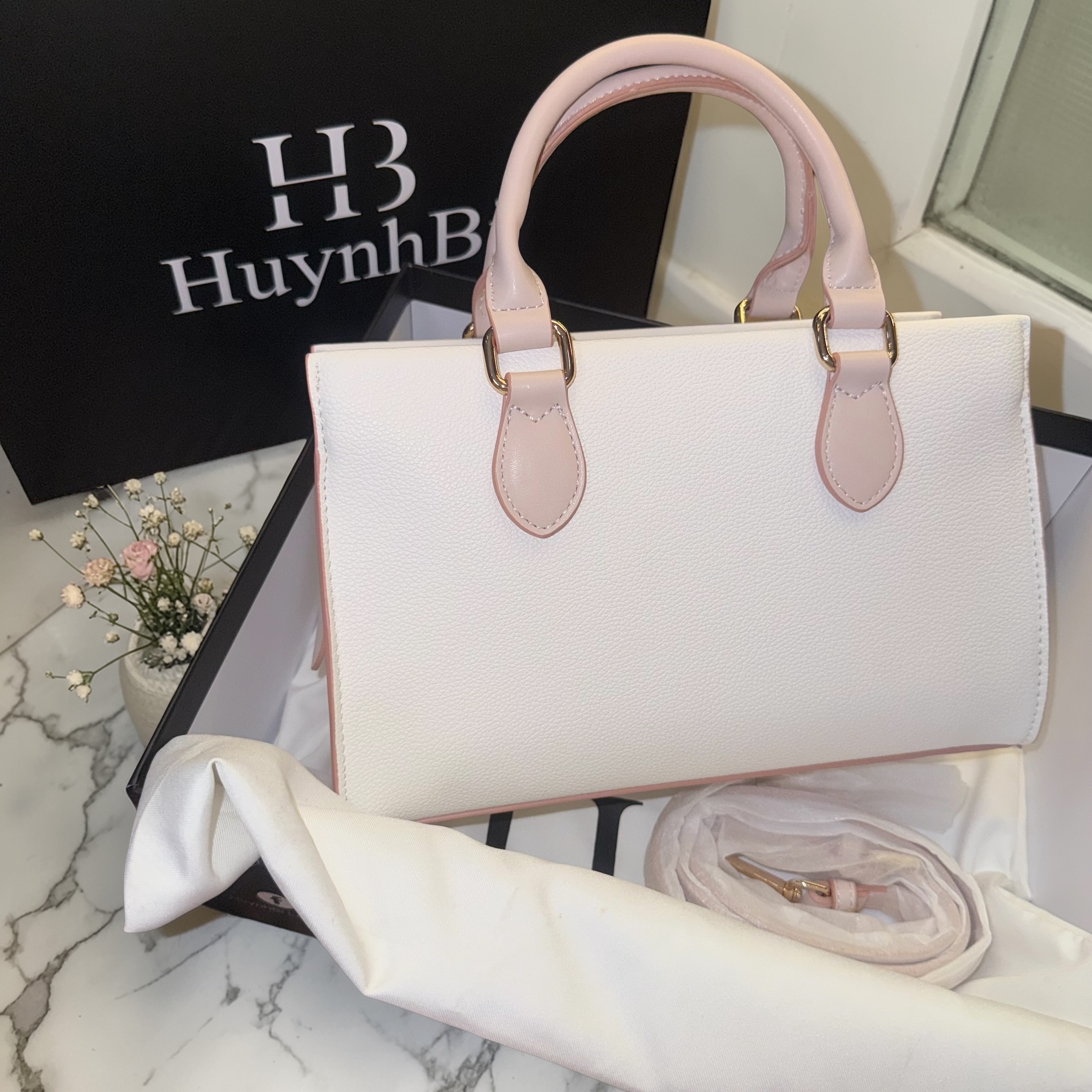 HuynhBi I8 - Túi Xách Nữ Da Bò, Mặt Túi Thêu Hoạ Tiết, Kích Thước 25x17x10 (DxCxR)