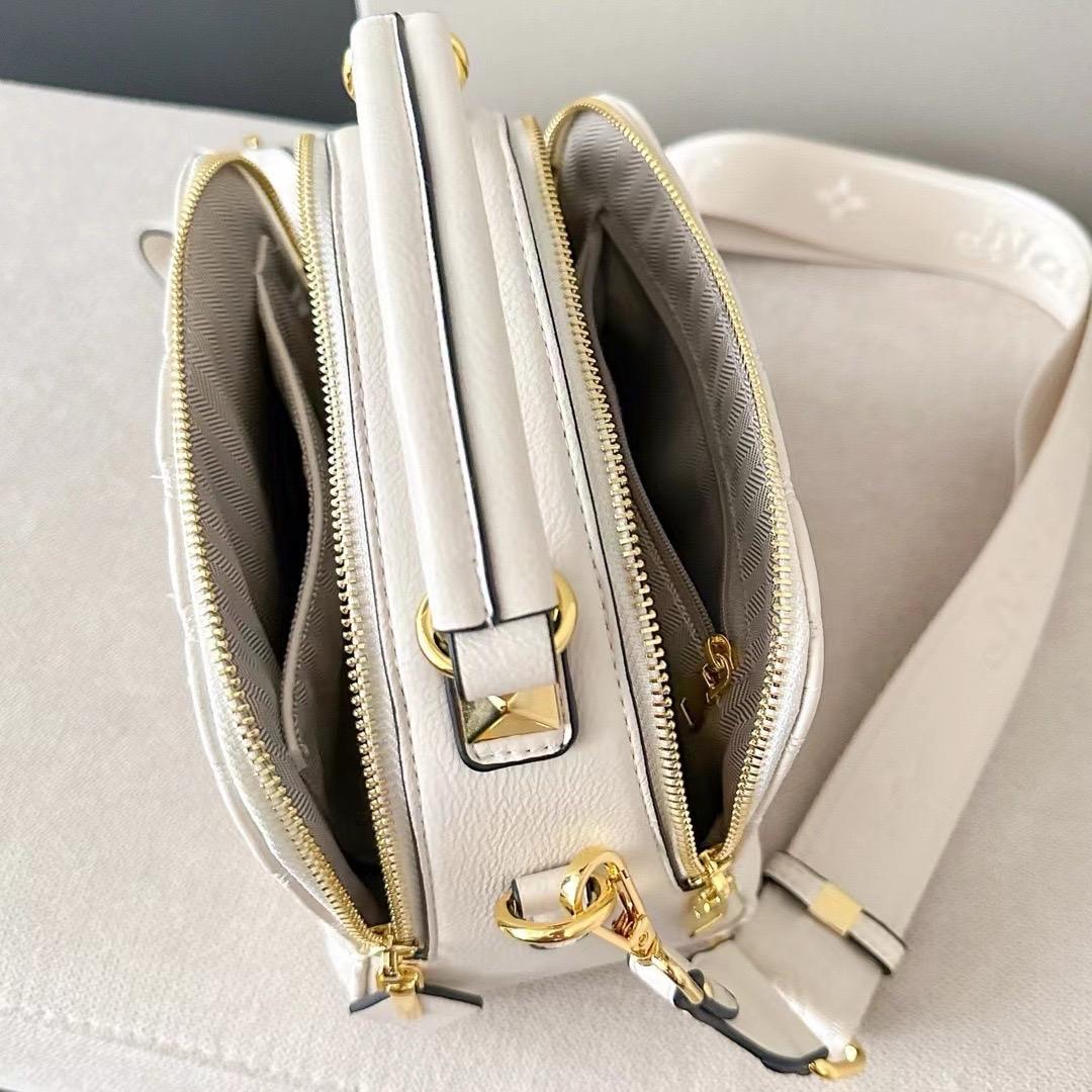 B4_Túi Trống Nữ Da Bò Khoá Vàng, 4 Ngăn, Tặng Kèm Khăn Lụa - Huỳnh Bi Bag Kem Nhung