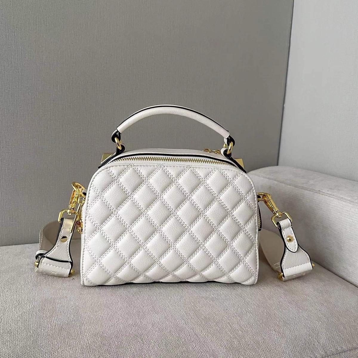 B4_Túi Trống Nữ Da Bò Khoá Vàng, 4 Ngăn, Tặng Kèm Khăn Lụa - Huỳnh Bi Bag Kem Nhung